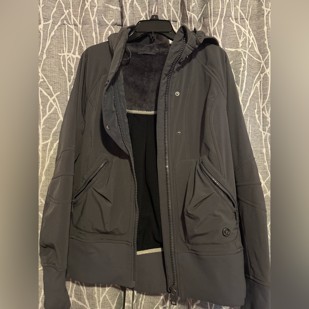 Lululemon Women's Black Hooded Jacket size Medium - Picture 5 of 8